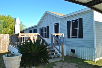 106 Kens Way, Zapata, TX 78076