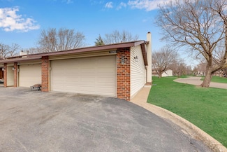 13742 Heather Hills Dr, Burnsville, MN 55337