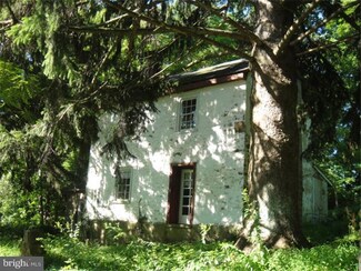 24 Deer Hill Rd, Zionsville, PA 18092
