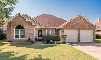 423 Clayton St, Grand Prairie, TX 75052
