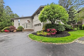25 Laurus Ln, Newton Center, MA 02459