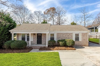 1208 Eagle Ridge Dr, Charlotte, NC 28214