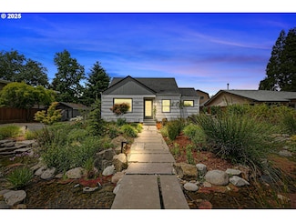 1090 Maple Dr, Eugene, OR 97404