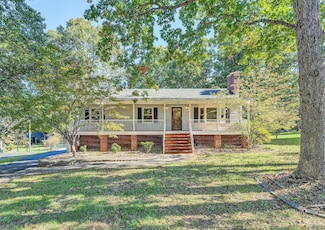 108 Minuteman Dr, Forest, VA 24551