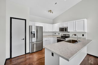 950 67th St Unit 120, West Des Moines, IA 50266