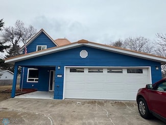 214 7th St, Hatton, ND 58240