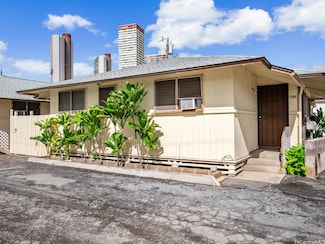 726 Menehune Ln, Honolulu, HI 96826