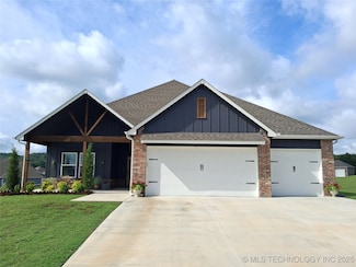 18960 E Orchard Cir, Catoosa, OK 74015