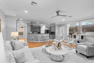 5603 Dolores St, Houston, TX 77057