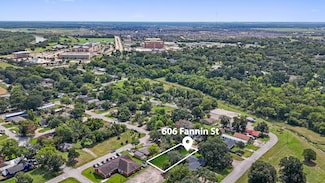 606 Fannin St, Richmond, TX 77469