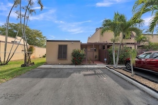 1341 E Golfview Dr, Pembroke Pines, FL 33026