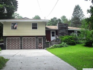 69 Hawley Rd, Niverville, NY 12130