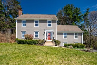 5 Fieldstone Dr, Palmer, MA 01069