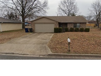 511 N 34th St, Rogers, AR 72756