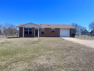 1106 N 8th St, Henryetta, OK 74437