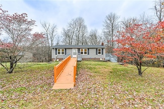 303 Mount Manor Rd, Manor, PA 15665