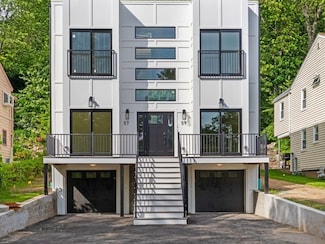 57 Highland Rd Unit 57, Brookline, MA 02445