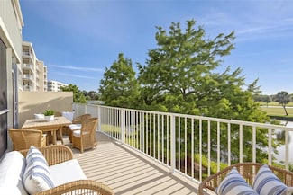 1200 Country Club Dr Unit 6103, Largo, FL 33771