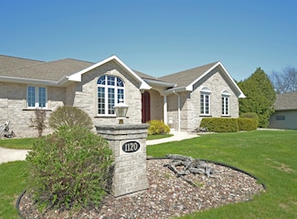 1120 Cardinal St, de Pere, WI 54115