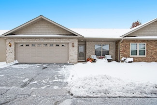 841 Veterans Ln, Crown Point, IN 46307