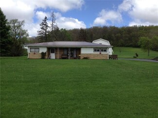 236 School St, Bruin, PA 16022