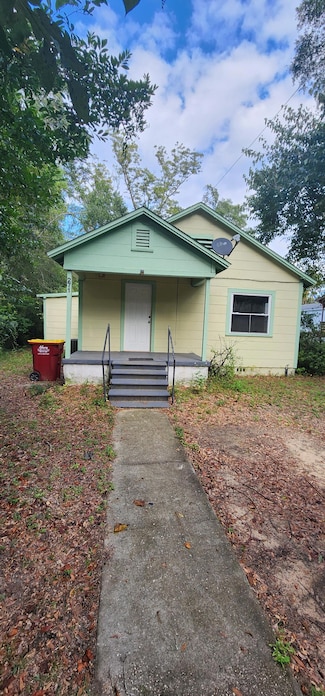 271 N Booker St, Crestview, FL 32536