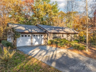 22 Glen Crest Dr, Arden, NC 28704