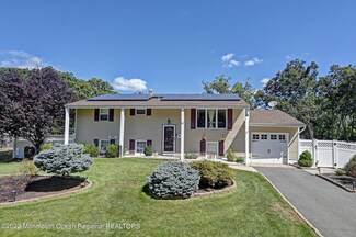 22 Nottingham Dr, Howell, NJ 07731