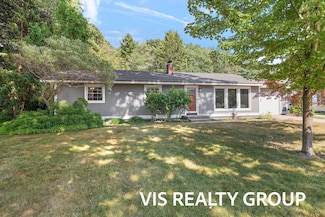 14662 Lakeshore Ave, Grand Haven, MI 49417
