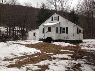 11 School St, Chester, MA 01011