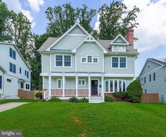 809 Plum St SW, Vienna, VA 22180