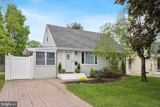 16 Benson Ln, Trenton, NJ 08610