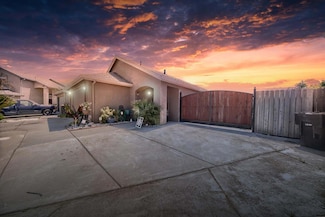 5471 Greenoaks Dr, Riverbank, CA 95367