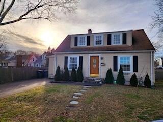 31 Deacon Ave, Warwick, RI 02886