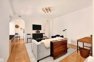 165 W 20th St Unit 6F, New York, NY 10011
