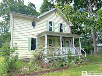 3 Jaekle Ave, Silver Creek, NY 14136