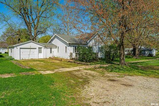 200 N Page St, New Holland, IL 62671
