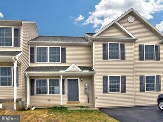 13 Creekside Dr, Wrightsville, PA 17368