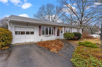 24 Dahlia Dr, North Kingstown, RI 02852