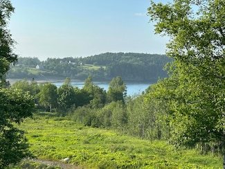 27 Redoubt Hill Rd, Eastport, ME 04631