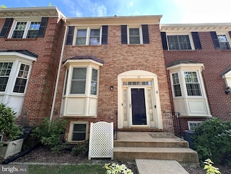 13 Carriage House Cir, Alexandria, VA 22304