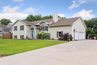 979 Oday St S, Saint Paul, MN 55119