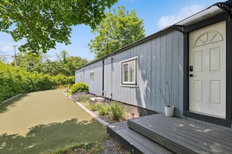 8 N Railroad Ave, Riverhead, NY 11901