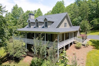 906 Walnut Valley Dr, Dahlonega, GA 30533