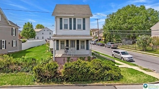 896 Front St, Whitehall, PA 18052