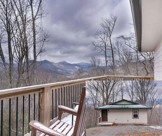 181 Grooms Dr, Robbinsville, NC 28771