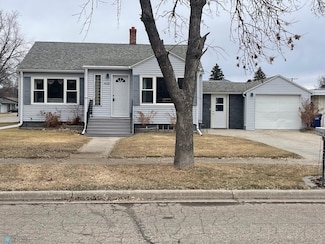 408 Elm Ave, Wyndmere, ND 58081