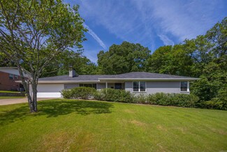 124 Kings Row Dr, Little Rock, AR 72207