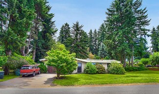 8305 NE 158th St, Kenmore, WA 98028