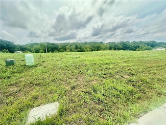 13935 NW 70th St, Parkville, MO 64152